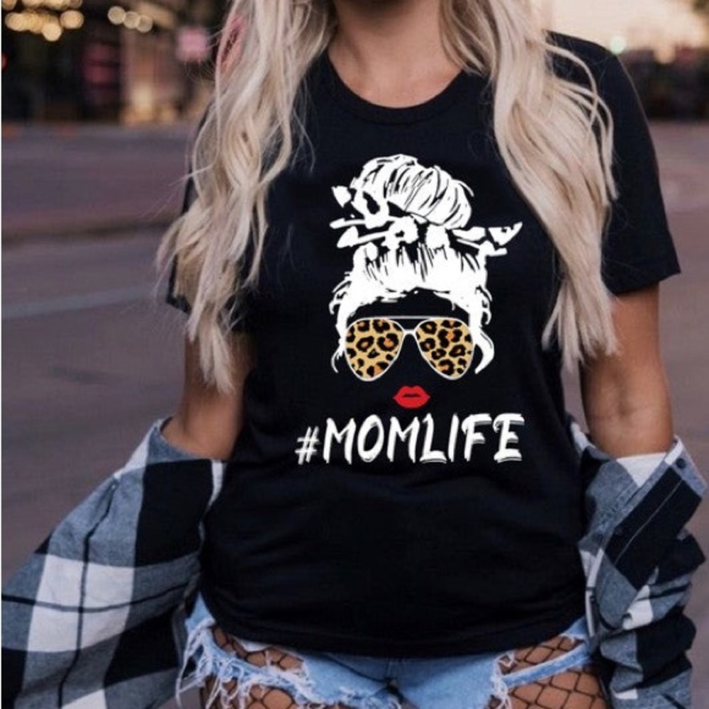 Black #MomLife Graphic T-Shirt